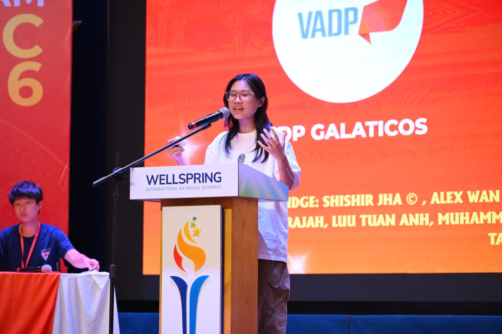 Phương Linh tham gia tranh biện tại chung kết ASDC 2026. Ảnh: Gia đình cung cấp